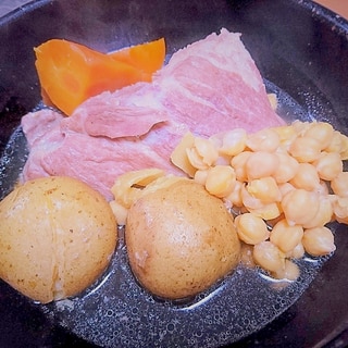 豚ブロック肉と豆の煮込み
